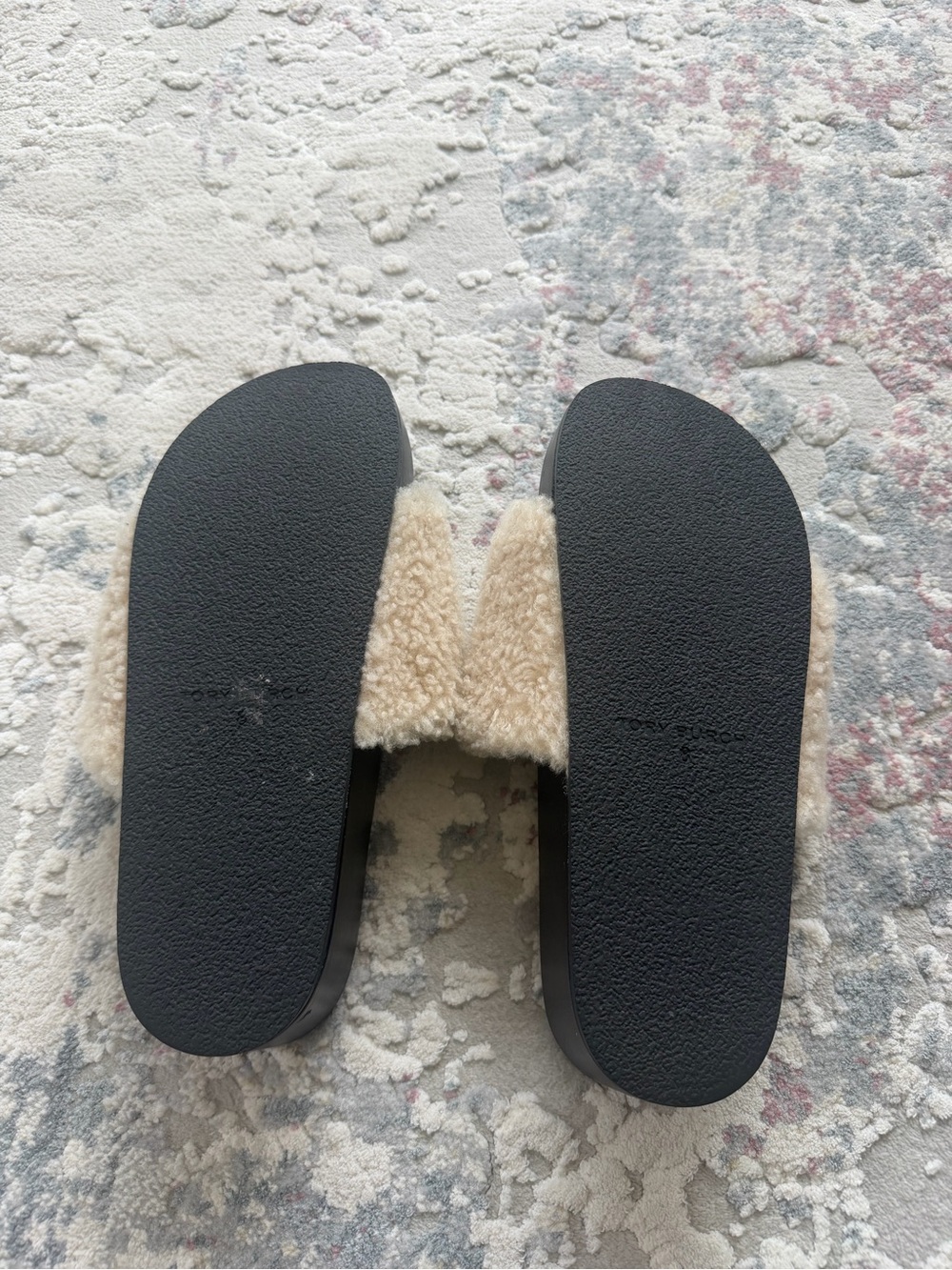 Tory Burch Cream Shearling Slides with Black Logo - Picture 6 of 6